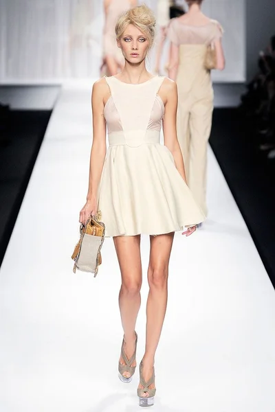 Look 19